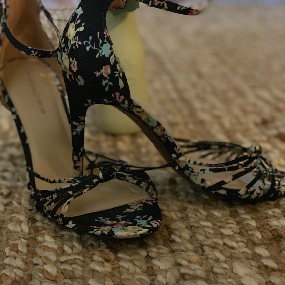 Who what wear flowers heel - Picture 3 of 4